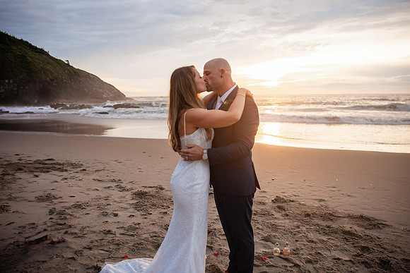 Jillian-Peter-Depoe-Bay-Oregon-Elopement-photos-25