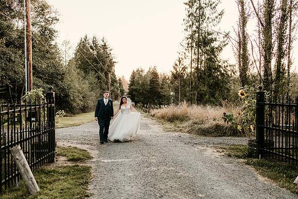 Connor-Cierra-Ranier-Washington-Barn-Rustic-Wedding-Washington-Wedding-Photos-0577