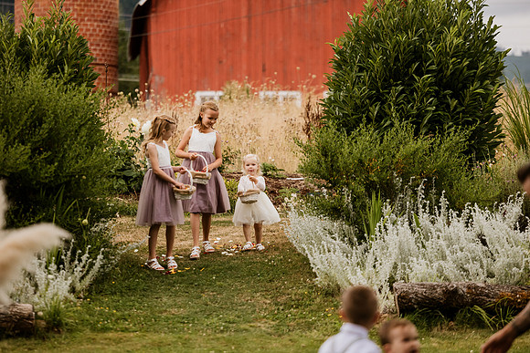 Gage-Mckayla-Adeline-Farm-Wedding-Photos-2021-9048