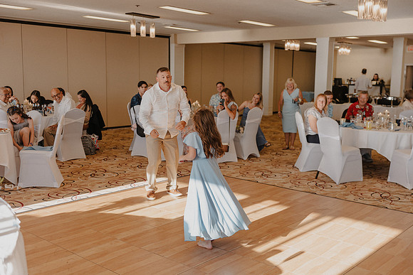 Marcus-Lori-Chinook-Winds-Seafood-Grille-Lincoln-City-Oregon-Wedding-Photos (330 of 477)