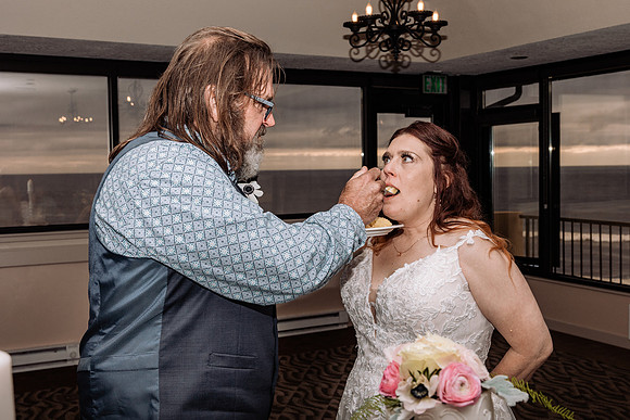 Jeff-April-Inn-Spanish-Head-Lincoln-City-oregon-Wedding-2022 (293 of 299)