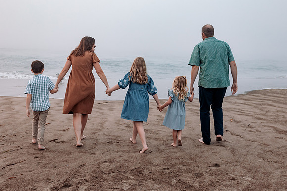 Family-Photos-2024-Lincoln-City-Oregon-18