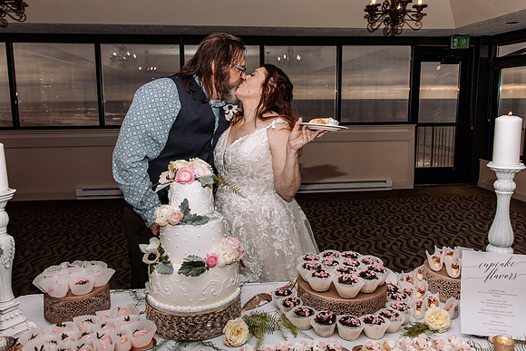 Jeff-April-Inn-Spanish-Head-Lincoln-City-oregon-Wedding-2022 (295 of 299)