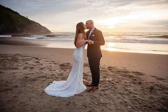 Jillian-Peter-Depoe-Bay-Oregon-Elopement-photos-21