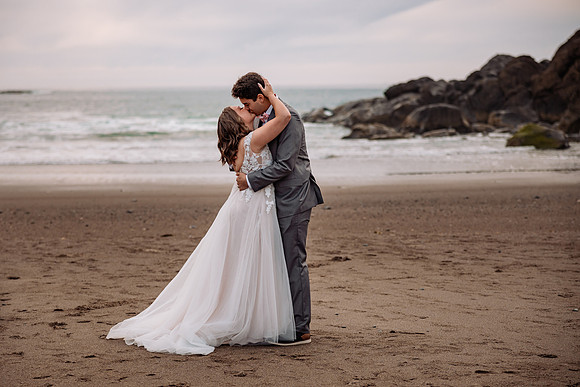 Eric-Kylee-Fishing-Rock-Elopement-Depoe-Bay-0regon-Photos-4681