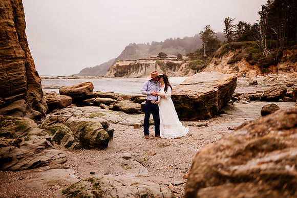 Trevyn-Ky-Otter-Crest-Devils-Punchbowl-Depoe-Bay-Oregon-Elopement-Photos-9982