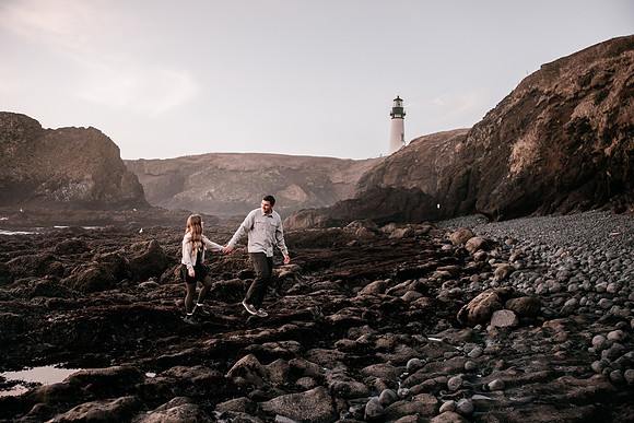 jace-love-porposal-newport-oregon-yaquina-lighthouse-photos (50 of 54)