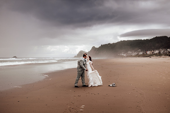 Annie-Ryan-Lincoln-city-roads-end-park-oregon-elopement-photos-197
