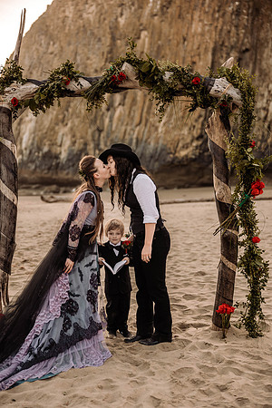 Teal-Jocelyn-Seal-Rock-Elopement-3535