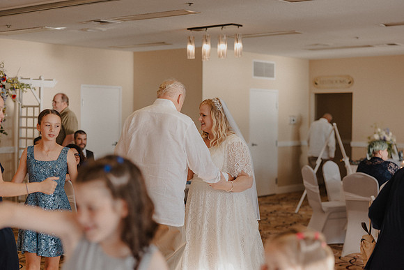 Marcus-Lori-Chinook-Winds-Seafood-Grille-Lincoln-City-Oregon-Wedding-Photos (345 of 477)
