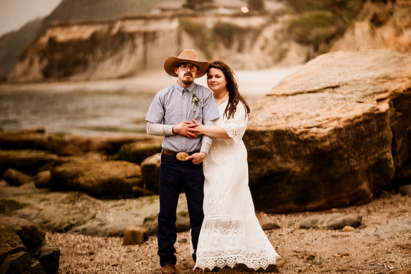 Trevyn-Ky-Otter-Crest-Devils-Punchbowl-Depoe-Bay-Oregon-Elopement-Photos-9901