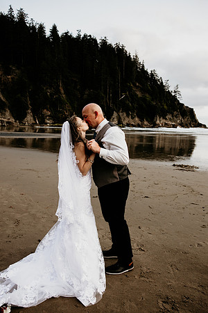 Kacey-Short-Sand-Beach-Tillamook-Oregon-Elopement (88 of 128)