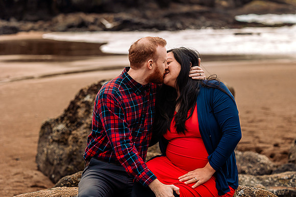 Dylan-Johanna-Fogarty-Creek-Oregon-Engagement-Maternity-Photos (22 of 49)