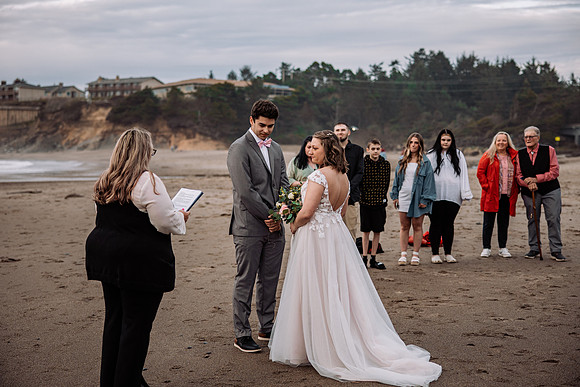 Eric-Kylee-Fishing-Rock-Elopement-Depoe-Bay-0regon-Photos-4589