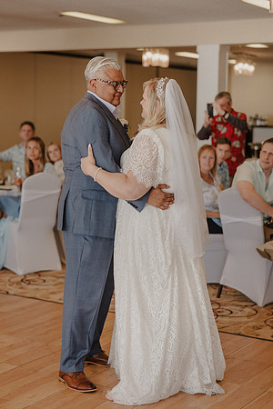 Marcus-Lori-Chinook-Winds-Seafood-Grille-Lincoln-City-Oregon-Wedding-Photos (296 of 477)