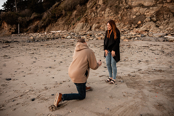 cole-jenn-suprise-proposal-otter-crest-beach-depoe-bay-oregon-photos-9558