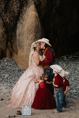 Kayla-Bo-Hug-Point-Oregon-Elopment-4068