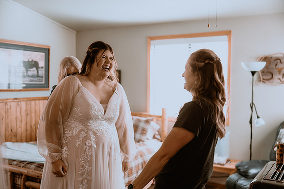 DYLAN-CLAIRE-WEDDING-GETTING-READY-18