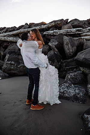 Brandn-Bailey-Newport-Oregon-Elopement-Photos-32