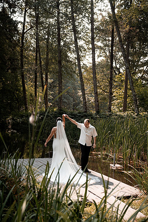 Ryan-Lynsie-Bridal-Veil-Lakes-Portland-Oregon-Weddingg-9