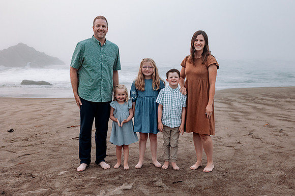 Family-Photos-2024-Lincoln-City-Oregon-15
