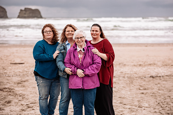 Katy-Family-Photos-2024-Rockaway-Oregon (37 of 38)