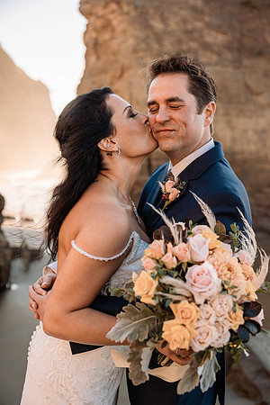 Lacey-Tom-Depoe-Bay-Oregon-Elopement-Photos-0151