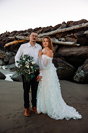 Brandn-Bailey-Newport-Oregon-Elopement-Photos-46