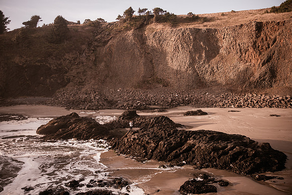 jace-love-porposal-newport-oregon-yaquina-lighthouse-photos (1 of 54)