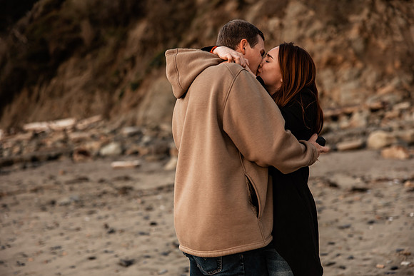 cole-jenn-suprise-proposal-otter-crest-beach-depoe-bay-oregon-photos-9561