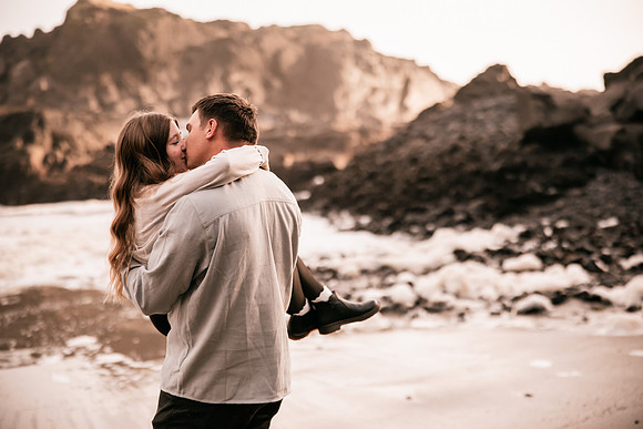 jace-love-porposal-newport-oregon-yaquina-lighthouse-photos (11 of 54)