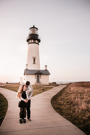 jace-love-porposal-newport-oregon-yaquina-lighthouse-photos (39 of 54)