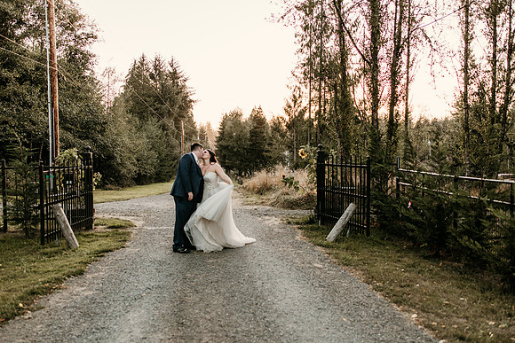 Connor-Cierra-Ranier-Washington-Barn-Rustic-Wedding-Washington-Wedding-Photos-0607