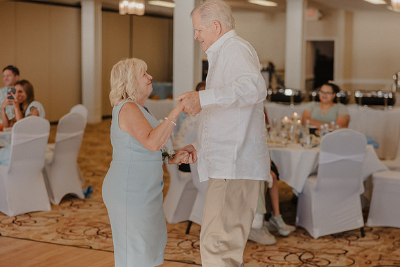 Marcus-Lori-Chinook-Winds-Seafood-Grille-Lincoln-City-Oregon-Wedding-Photos (307 of 477)