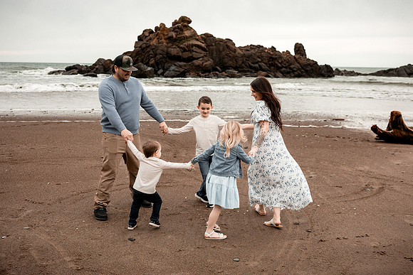 Destiny-Makala-Family-Photos-2025-Depoe-bay-Oregon (19 of 72)