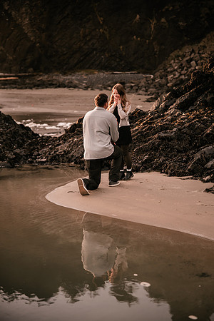 jace-love-porposal-newport-oregon-yaquina-lighthouse-photos (27 of 54)