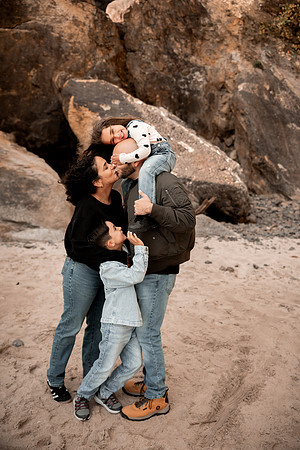 Kristina-family-photos-2025-Hug-Point-Oregon (11 of 51)