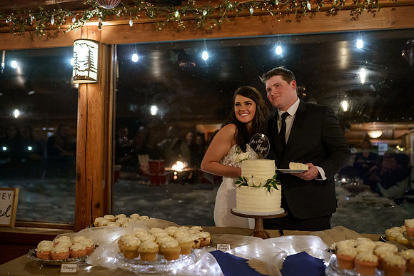 Tyler-Brittani-Lake-Priest-Idaho-Winter-Snow-Wedding-2021-04535