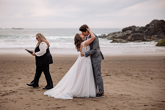 Eric-Kylee-Fishing-Rock-Elopement-Depoe-Bay-0regon-Photos-4677