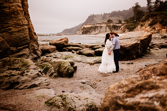 Trevyn-Ky-Otter-Crest-Devils-Punchbowl-Depoe-Bay-Oregon-Elopement-Photos-9964