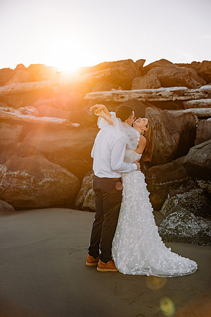 Brandn-Bailey-Newport-Oregon-Elopement-Photos-39