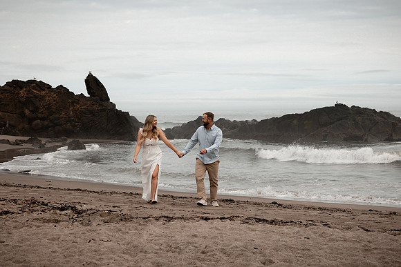 Thommy-Caroline-Oregon-Coast-Engagement-Proposal-Photographer-1