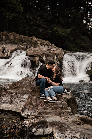 Keenan-lacey-Lucia-Falls-Washington-Engagement-Session (2 of 2)