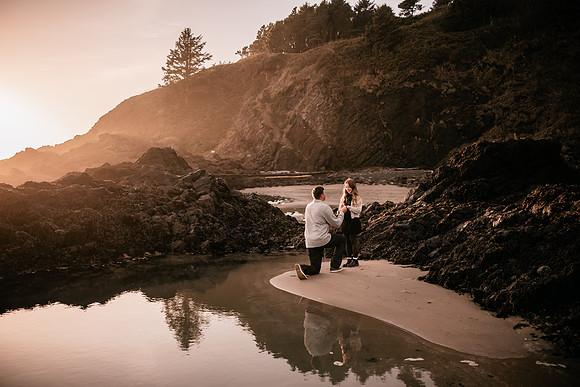 jace-love-porposal-newport-oregon-yaquina-lighthouse-photos (28 of 54)