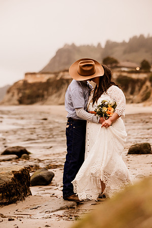 Trevyn-Ky-Otter-Crest-Devils-Punchbowl-Depoe-Bay-Oregon-Elopement-Photos-9710