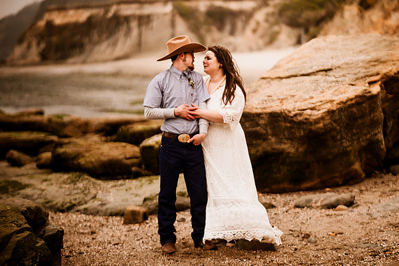 Trevyn-Ky-Otter-Crest-Devils-Punchbowl-Depoe-Bay-Oregon-Elopement-Photos-9905