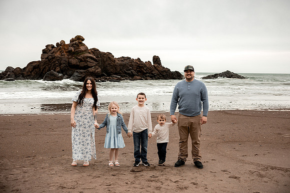Destiny-Makala-Family-Photos-2025-Depoe-bay-Oregon (17 of 72)