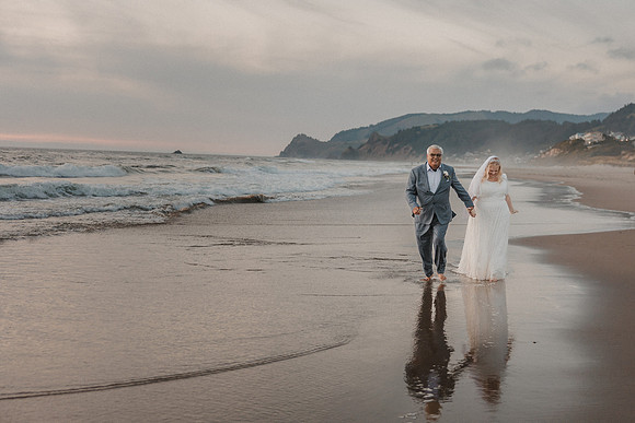 Marcus-Lori-Chinook-Winds-Seafood-Grille-Lincoln-City-Oregon-Wedding-Photos (473 of 477)
