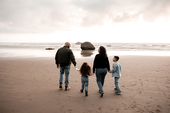 Kristina-family-photos-2025-Hug-Point-Oregon (47 of 51)