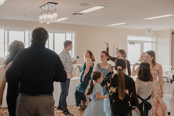 Marcus-Lori-Chinook-Winds-Seafood-Grille-Lincoln-City-Oregon-Wedding-Photos (389 of 477)